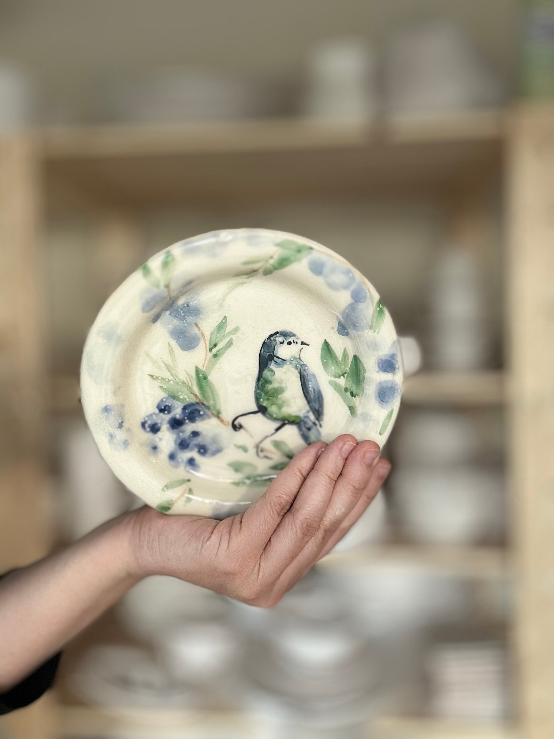 Plato pájaro con detalles en oro