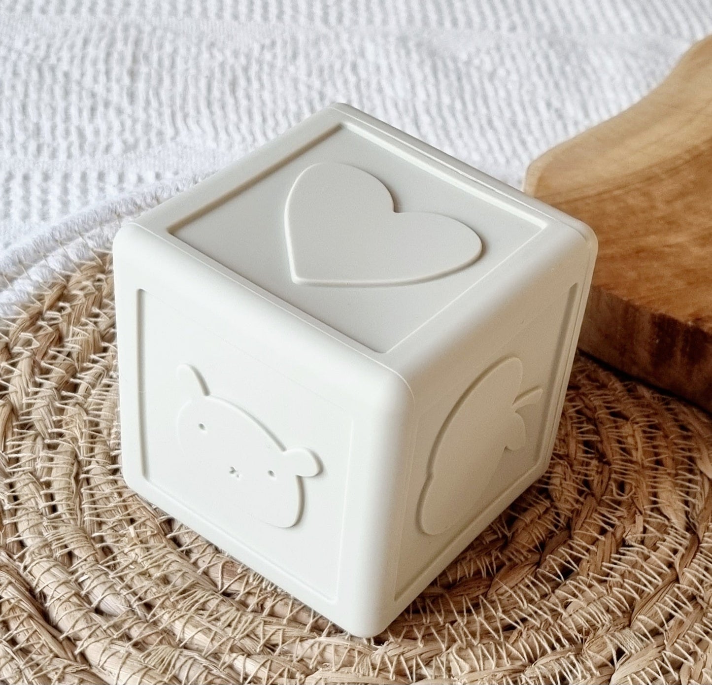 Jouet Montessori (bain) cube en silicone souple - Beige